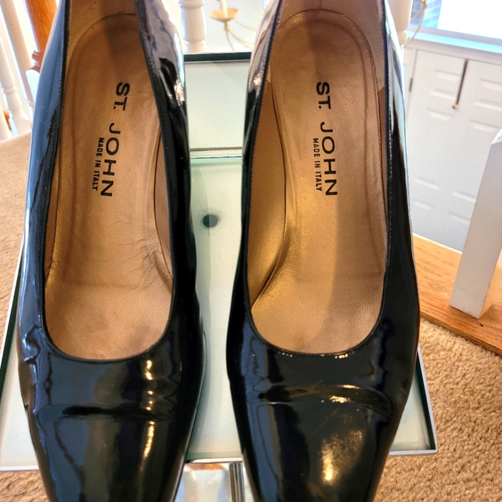 St John Black Patent Pumps sz 9S